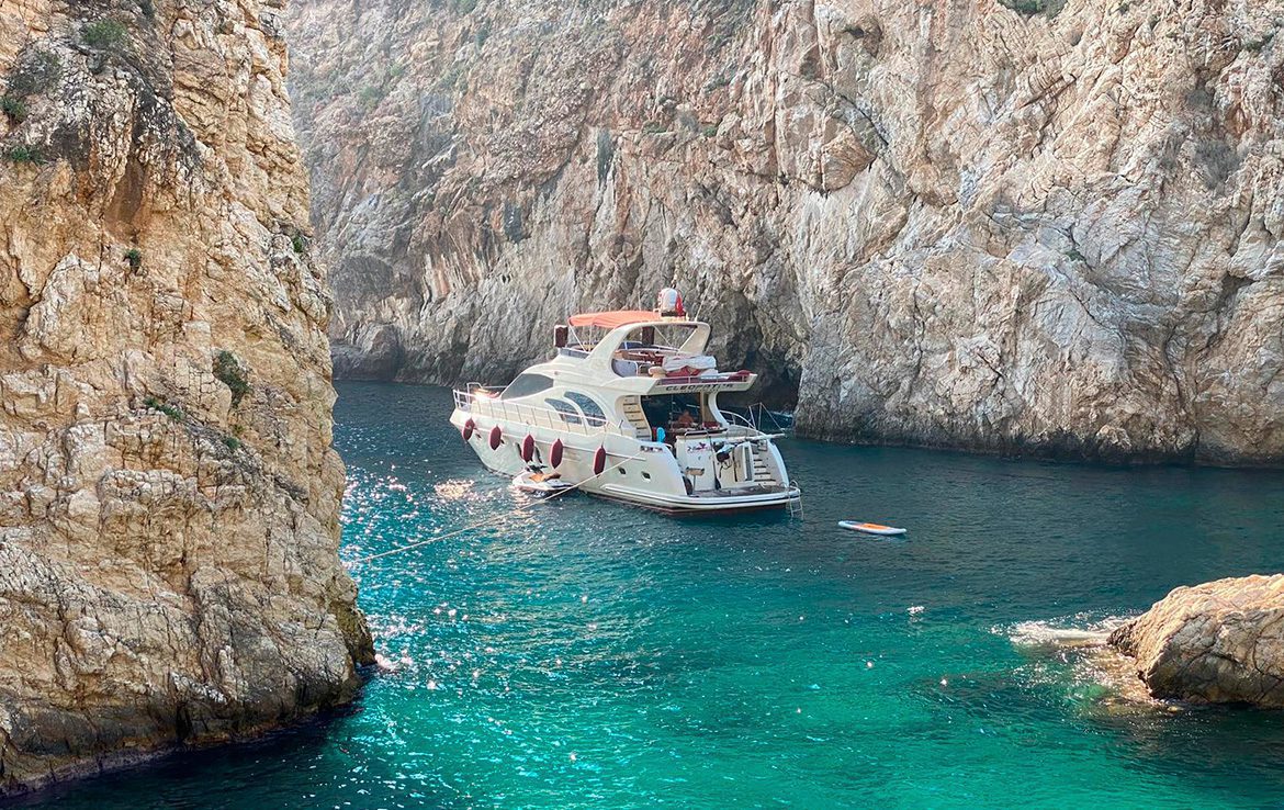 Alanya Yacht Rental 22m Princess 56